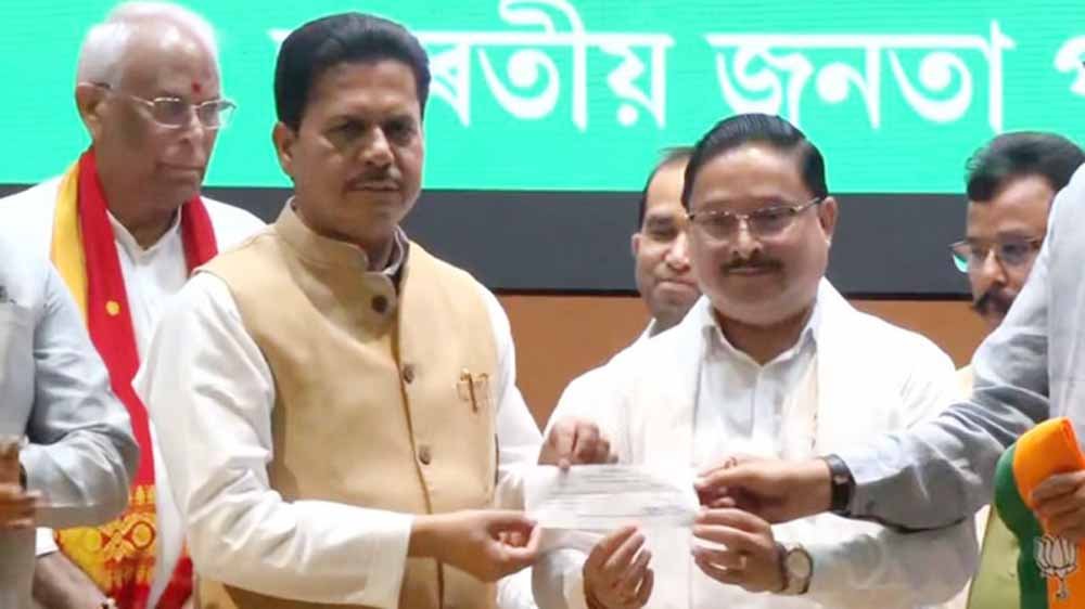 चुनाव से पहले असम की राजनीति में बड़ा उलटफेर, कांग्रेस नेता भूपेन बोरा भाजपा में शामिल