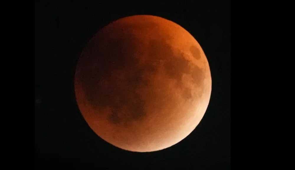 ग्रहण के बाद शुद्धिकरण के नियम: मंदिर, किचन और पूरे घर के लिए जरूरी बातें