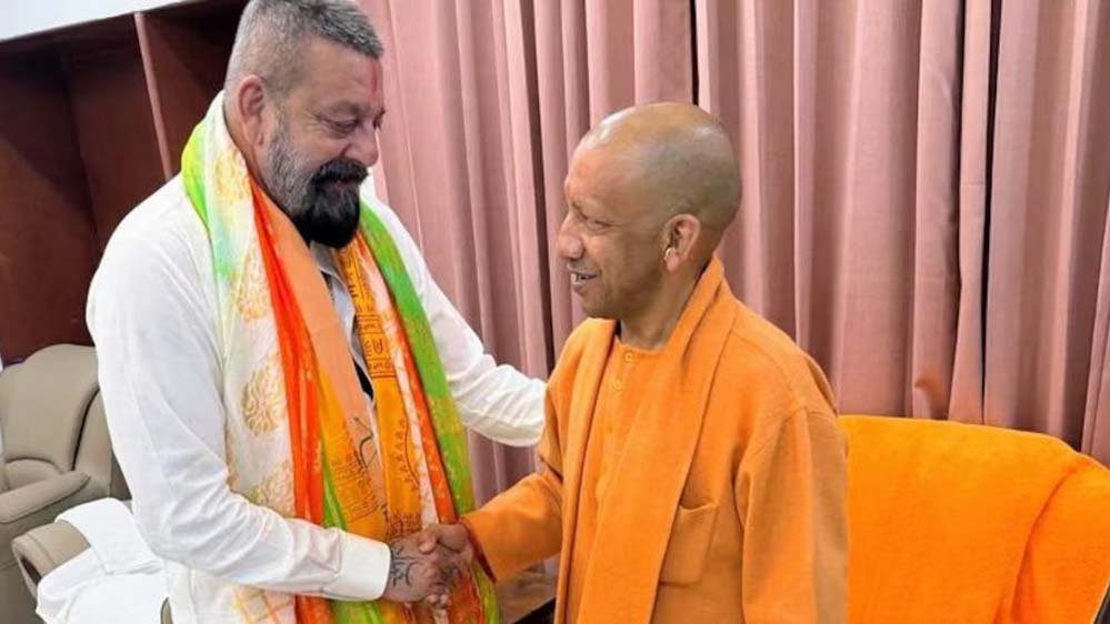 रोड शो के बीच सीएम योगी से संजय दत्त की खास मुलाकात, समर्थकों में दिखा उत्साह