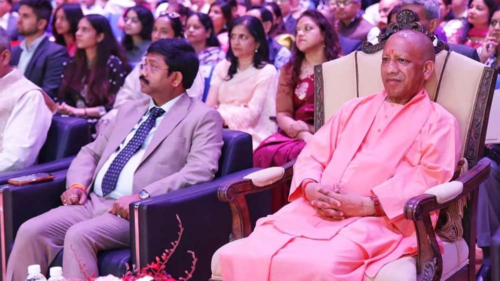 सीएम को प्रदेश की तमाम महिलाओं की तरफ से ‘भैया’ कहकर संबोधित किया एक महिला ने, कहा अब यूपी में रात में बिना सारे निकल सकती हैं महिलाएं