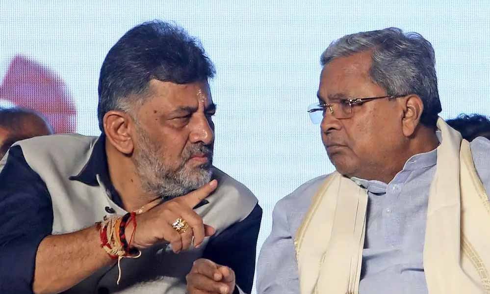 DK कैंप का दावा- ‘2.5 साल का फॉर्मूला था तय, सिद्धारमैया ने वादा किया था’