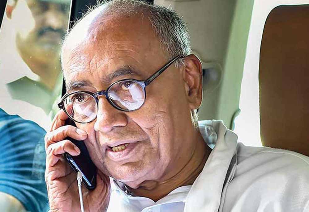 RSS पर टिप्पणी से दिग्विजय सिंह के लिए मुसीबत, मानहानि मामला खारिज करने से कोर्ट ने किया इनकार