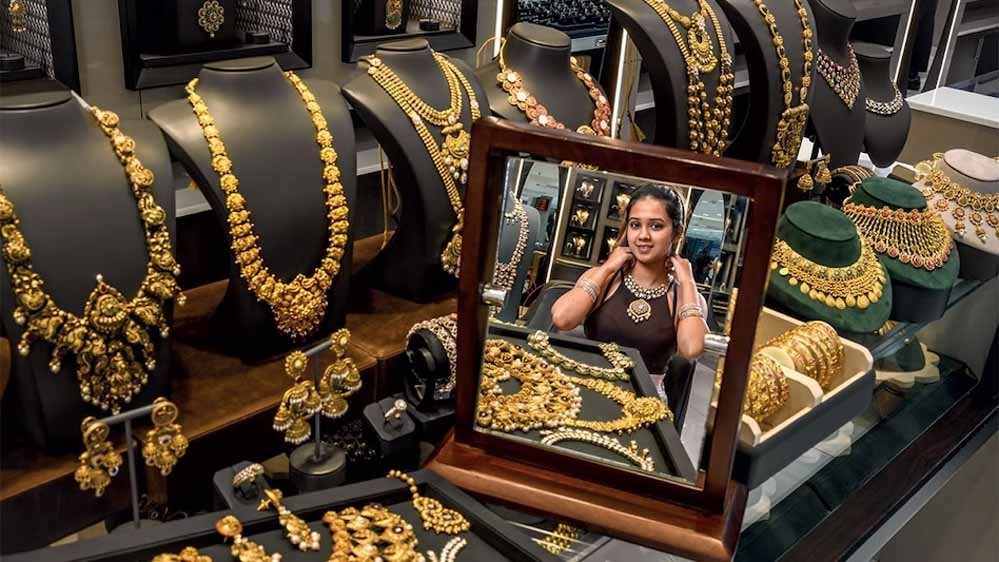 Gold Silver Rate Today: शादी के मौसम में सोने की कीमतों में बढ़ोतरी, चांदी खरीदने का बेहतरीन समय