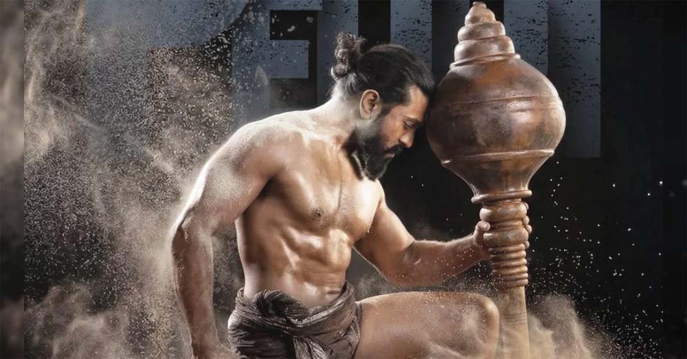 ‘पेड्डी पहलवान’ अवतार में दिखे राम चरण, बर्थडे पर लुक रिलीज