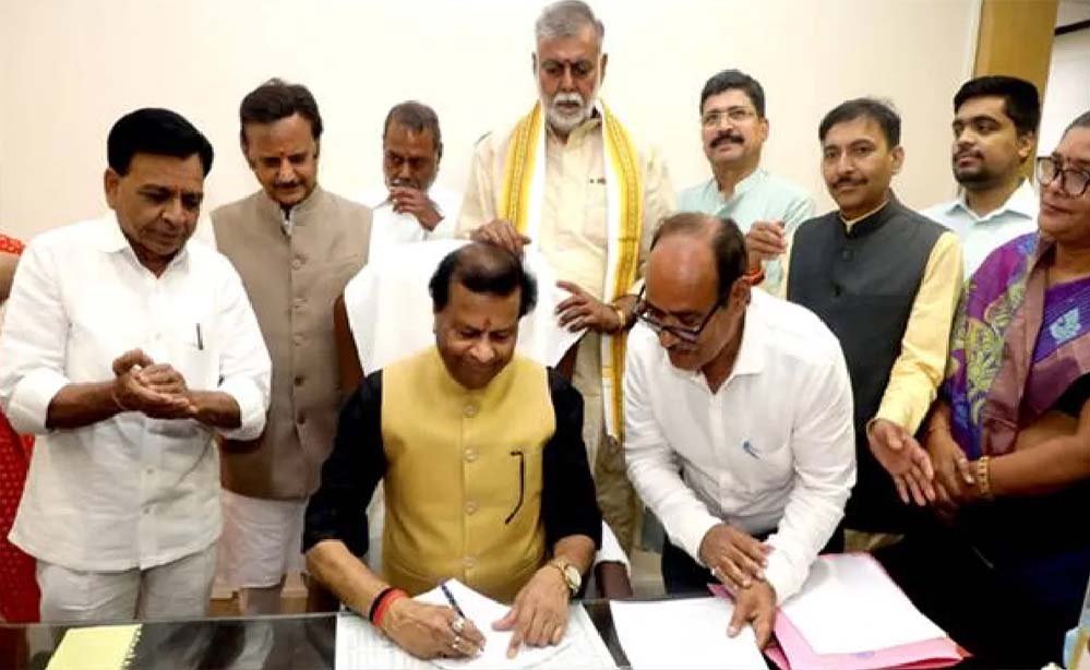 पवैया ने राज्य वित्त आयोग अध्यक्ष का कार्यभार संभाला, डिप्टी CM और मंत्रियों का रहा समर्थन