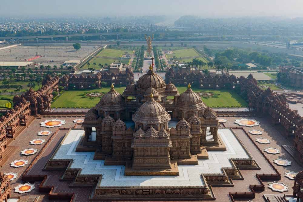26 मार्च को बनेगा इतिहास: अक्षरधाम में दुनिया की सबसे ऊंची ‘एक पैर’ पर खड़ी प्रतिमा का अनावरण