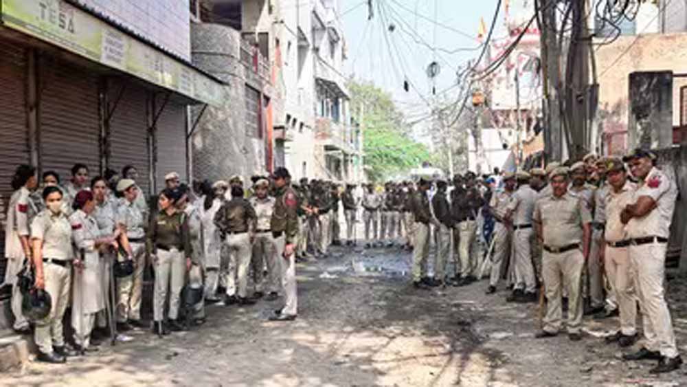 दिल्ली में तरुण हत्याकांड को लेकर प्रदर्शन, भीड़ बोली—4-5 का एनकाउंटर करो
