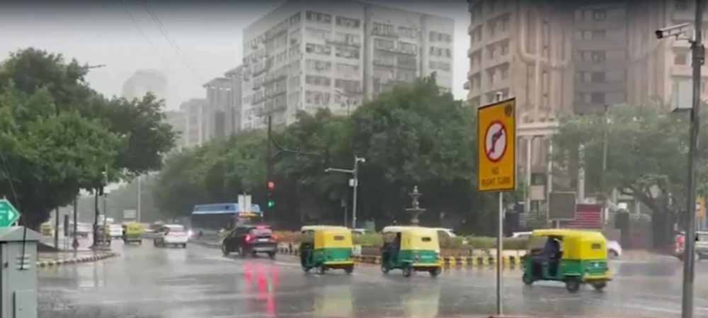 दिल्ली-NCR में धूल भरी आंधी और बारिश का असर: अभी और सताएगा बदलता मौसम