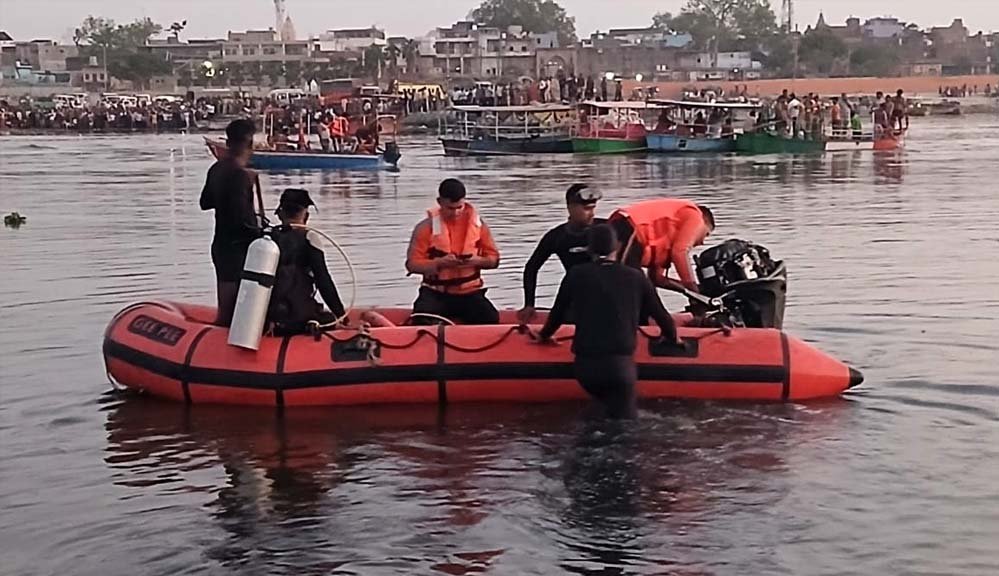 वृंदावन में दर्दनाक बोट हादसा, 10 की मौत, 5 लापता, घंटों बाद दलदल में फंसी बोट