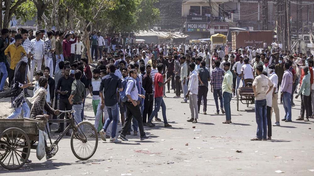 20 हजार सैलरी की मांग को लेकर कर्मचारी नहीं पहुंचे काम पर, फैक्ट्री क्षेत्र में पुलिस पर हमला
