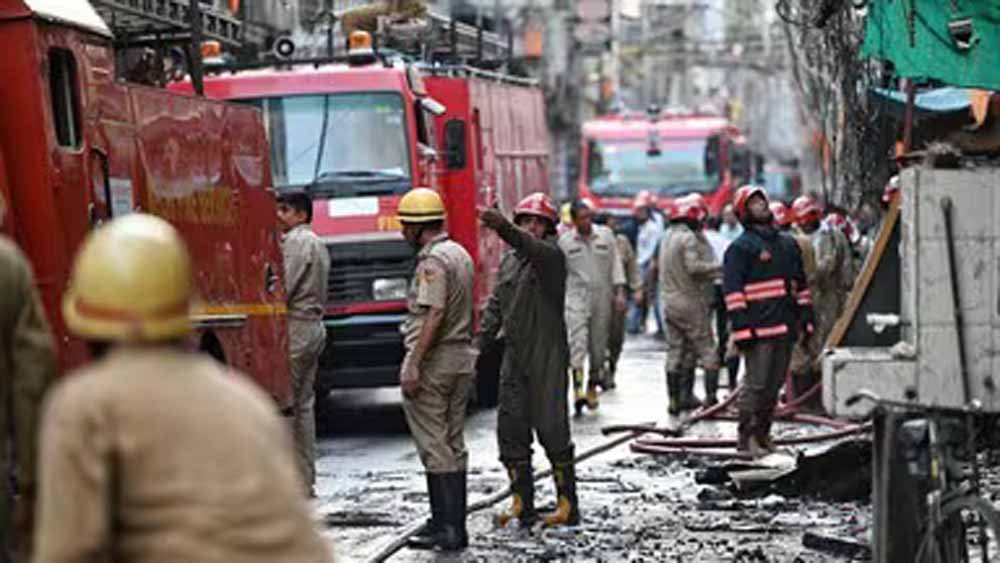 दिल्ली आग हादसा: ट्रांसफार्मर से लगी आग ने मचाई तबाही, कोई हताहत नहीं