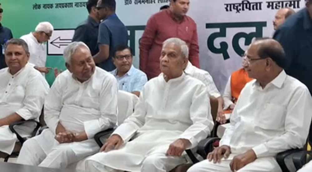 मंत्रिमंडल विस्तार पर चर्चा तेज, विजय चौधरी बोले- एनडीए में सब ठीक है