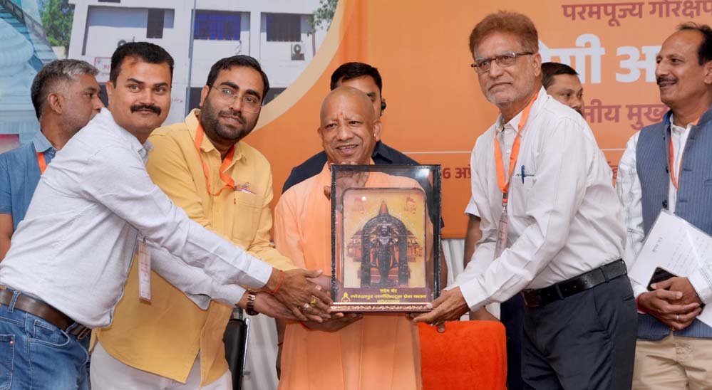 जन-मानस को विचलित करती है एक ही खबर में भिन्नता: मुख्यमंत्री