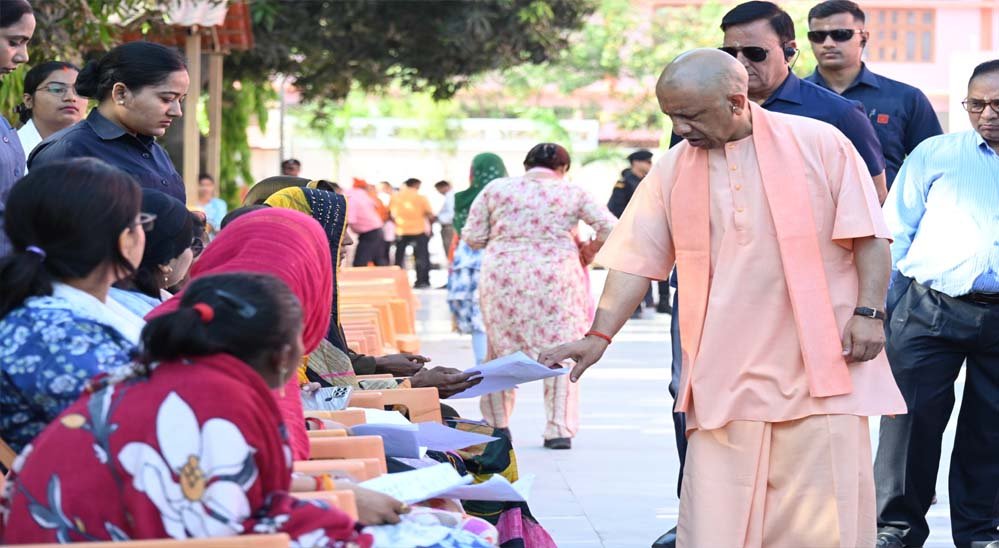 इस्टीमेट भिजवाएं, इलाज में सरकार करेगी भरपूर मदद: सीएम योगी