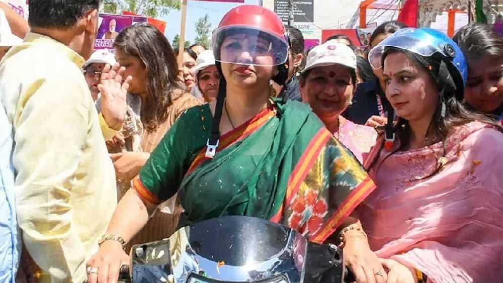 नायब सैनी की पत्नी के बयान ने बढ़ाई गर्मी: ‘जंगल में शेर एक ही होता है’ पर सियासत गरम