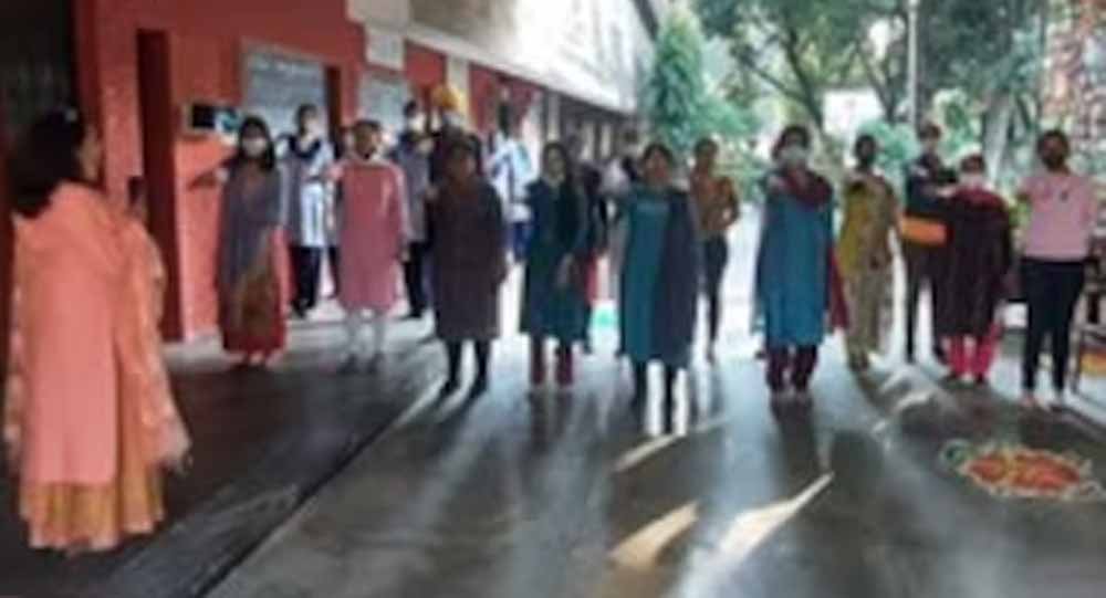 महिला कर्मचारियों के साथ उत्पीड़न मामला गरमाया, सरकारी स्कूल का कर्मचारी कटघरे में
