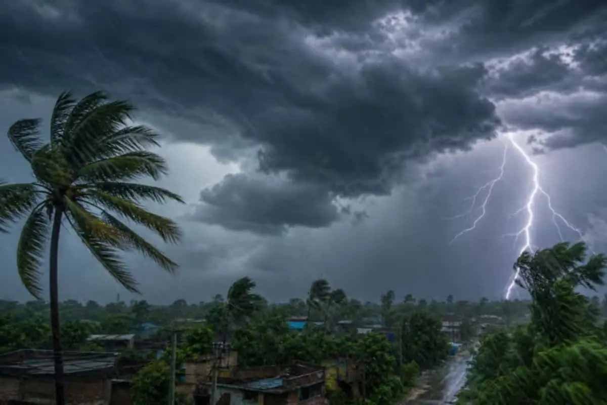 बिहार में मौसम ने बढ़ाई चिंता, कई जिलों में भारी बारिश और आंधी का अलर्ट