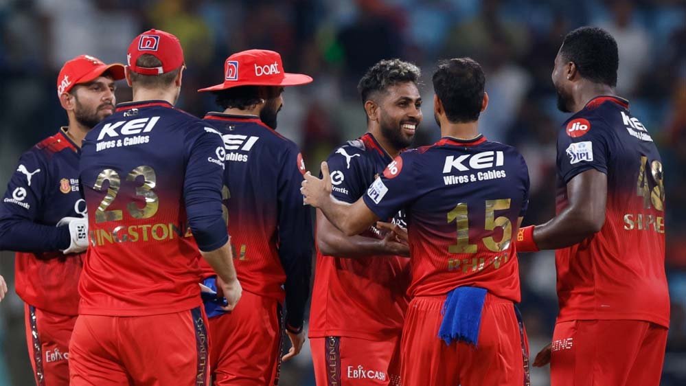 IPL में RCB का जलवा बरकरार, प्लेऑफ में एंट्री; पंजाब किंग्स की हार का सिलसिला नहीं थमा
