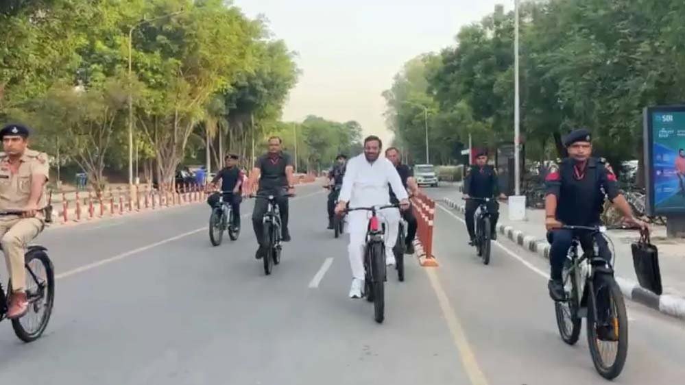 हरियाणा CM ने चंडीगढ़ की सुखना लेक पर चलाई साइकिल, फिट इंडिया का दिया संदेश