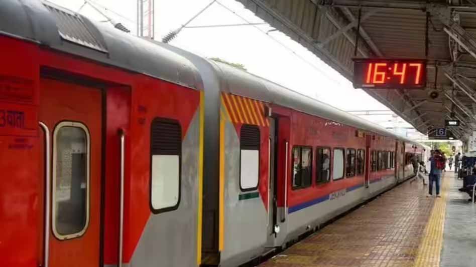 पानी संकट से निपटने की तैयारी, रेलवे स्टेशनों पर लगेंगे एयर-वॉटर प्लांट