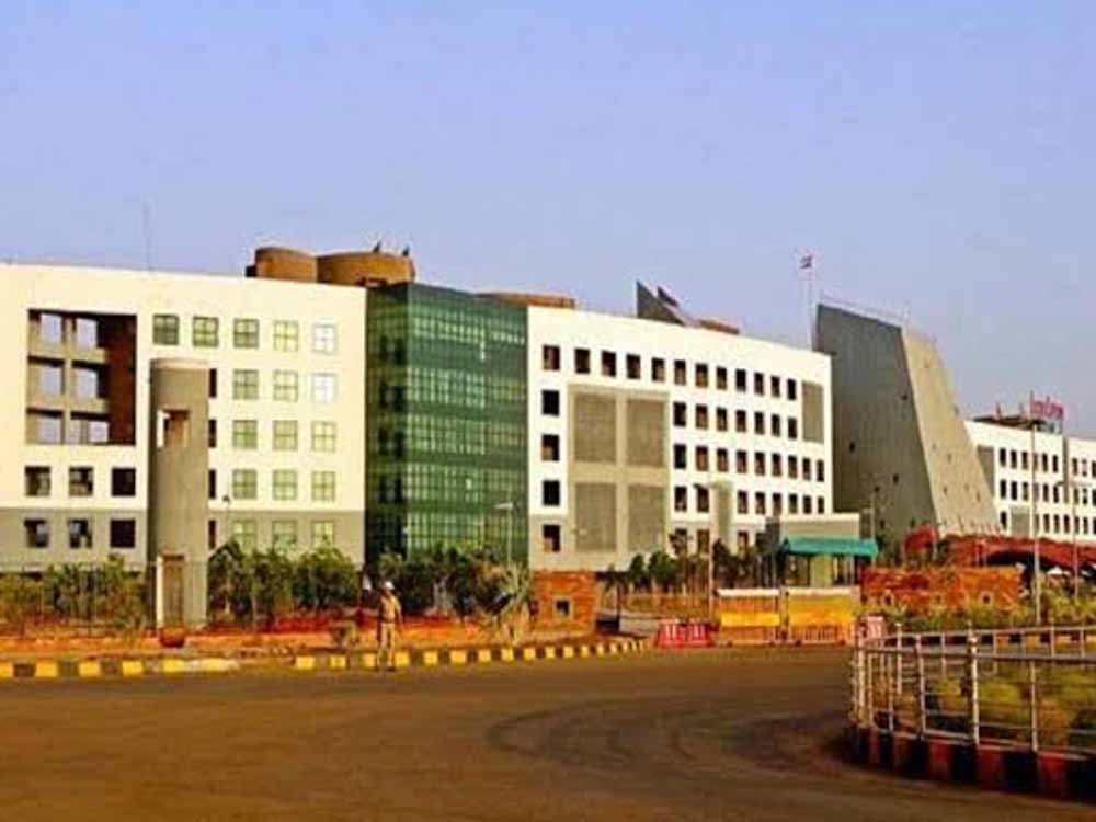 PWD News 2026: मुख्यालय छोड़ने पर कार्रवाई के संकेत, ठेकेदारों को हर महीने भुगतान सुनिश्चित करने के निर्देश