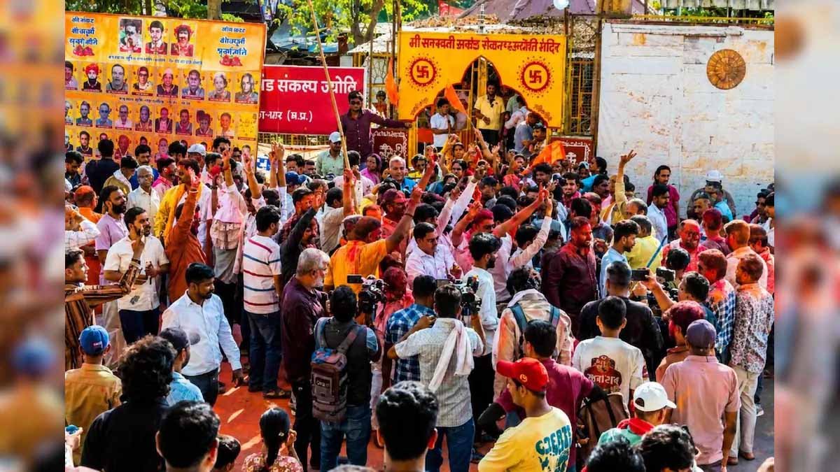 भोजशाला में महाआरती और पूजा शुरू, सुरक्षा के बीच उमड़ा श्रद्धालुओं का जनसैलाब