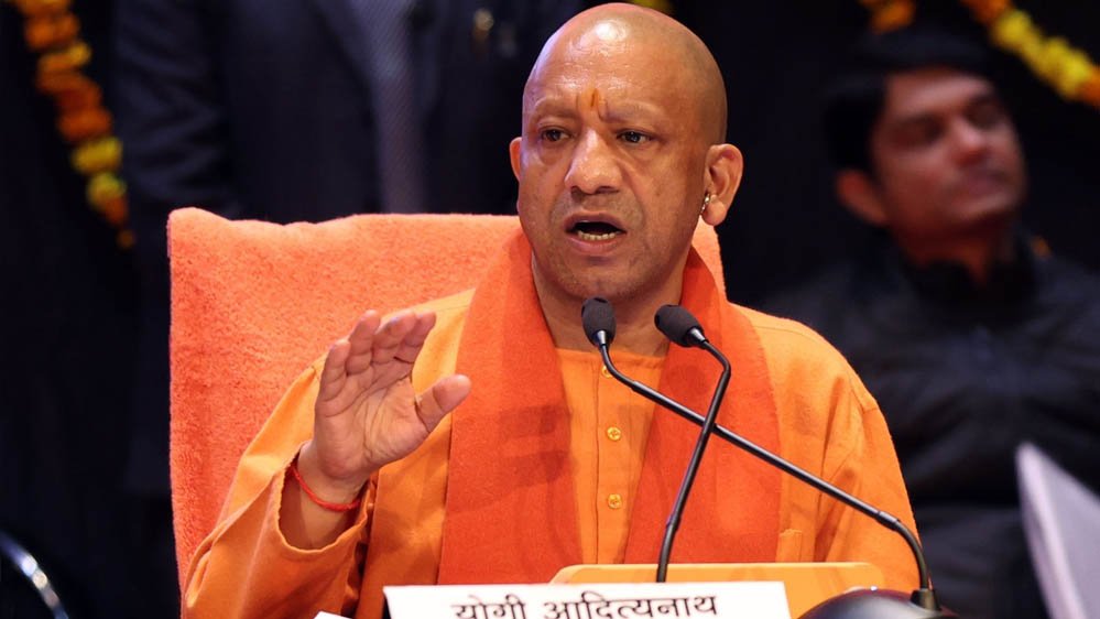 हर जिले में साप्ताहिक अभियान चलाने का आदेश, CM योगी ने अधिकारियों को दिए निर्देश