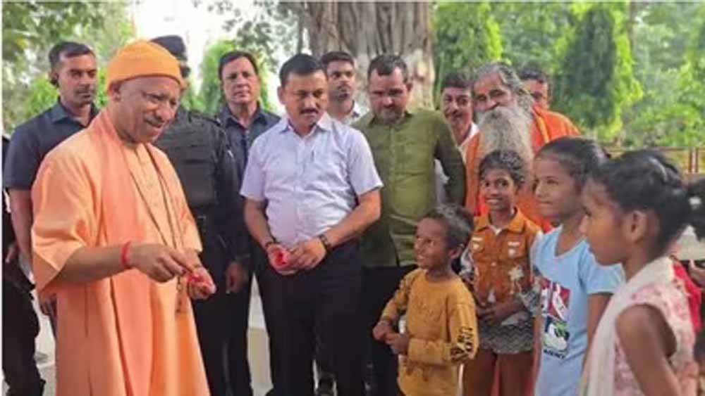 गोरखपुर में सीएम योगी का एक्शन मोड, जनता दर्शन में दिए अहम निर्देश