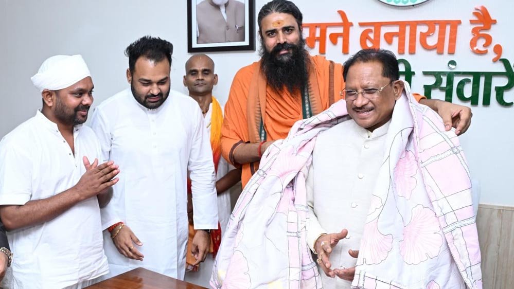 मुख्यमंत्री विष्णु देव साय से विभिन्न संत-महात्माओं ने की सौजन्य भेंट, आध्यात्मिक शिक्षा को बढ़ावा देने के निर्णय पर जताया आभार