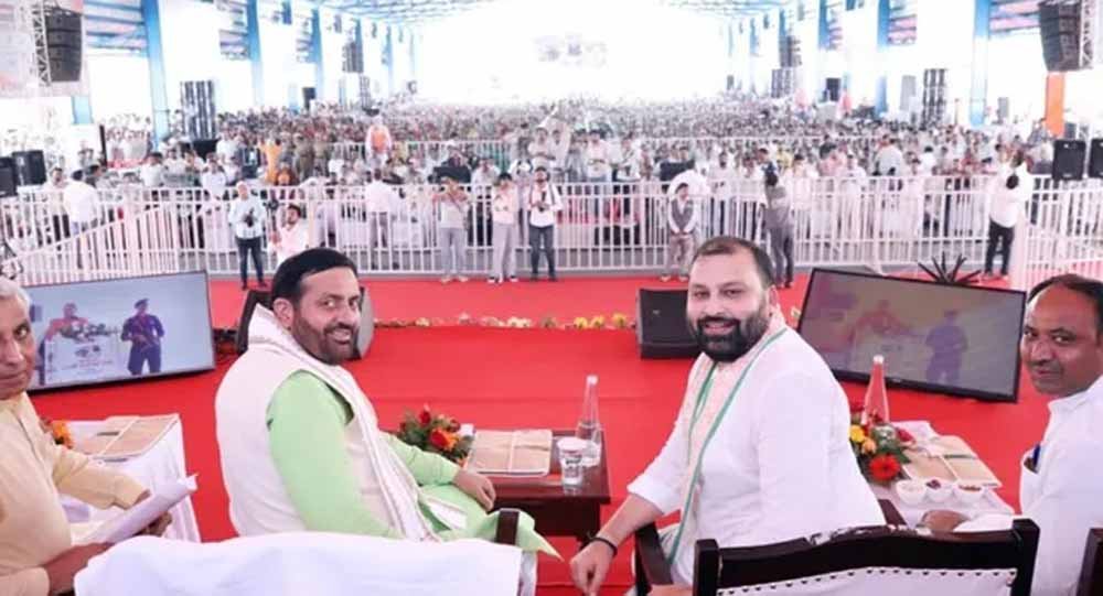 खादी रोजगार उत्सव में बरसी सौगातें, सड़क, अस्पताल और बस स्टैंड को मंजूरी