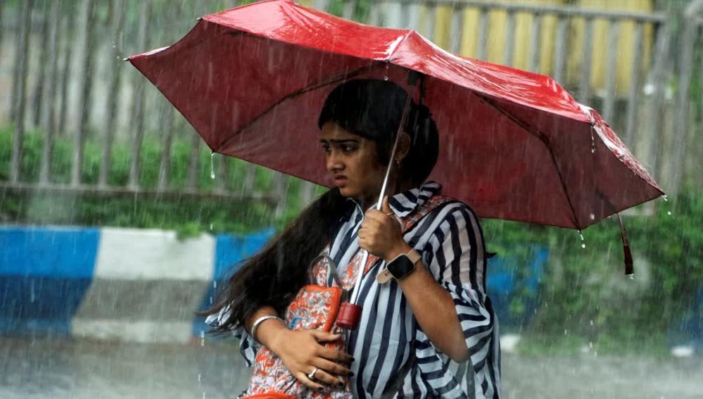 IMD Alert: कई राज्यों में मूसलाधार बारिश के आसार, चक्रवाती सिस्टम सक्रिय; मॉनसून की तेज बढ़त जारी