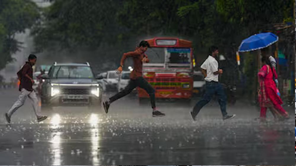 मॉनसून की पहली बड़ी मार: मुंबई के कई इलाके जलमग्न, अंधेरी सबवे बंद; IMD का येलो अलर्ट