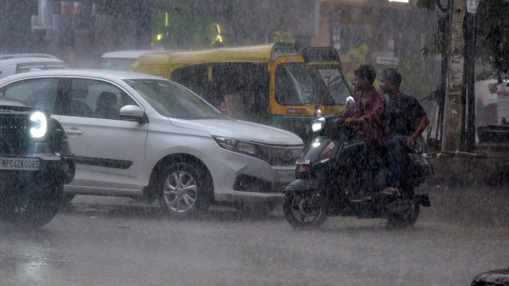 Monsoon in MP: 15 जिलों में बारिश से राहत, भोपाल-उज्जैन में जल्द दस्तक; ग्वालियर-चंबल और रीवा-सागर में होगी देरी