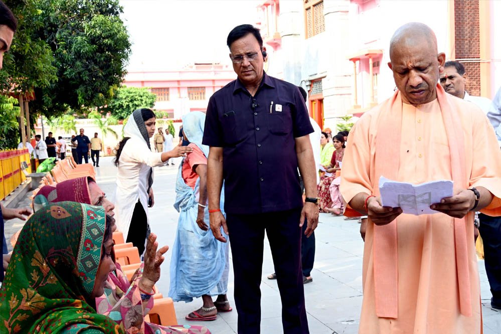 मुख्यमंत्री ने लोगों से कहा- चिंता मत करिए, सबकी समस्या पर सुनिश्चित होगी प्रभावी कार्रवाई