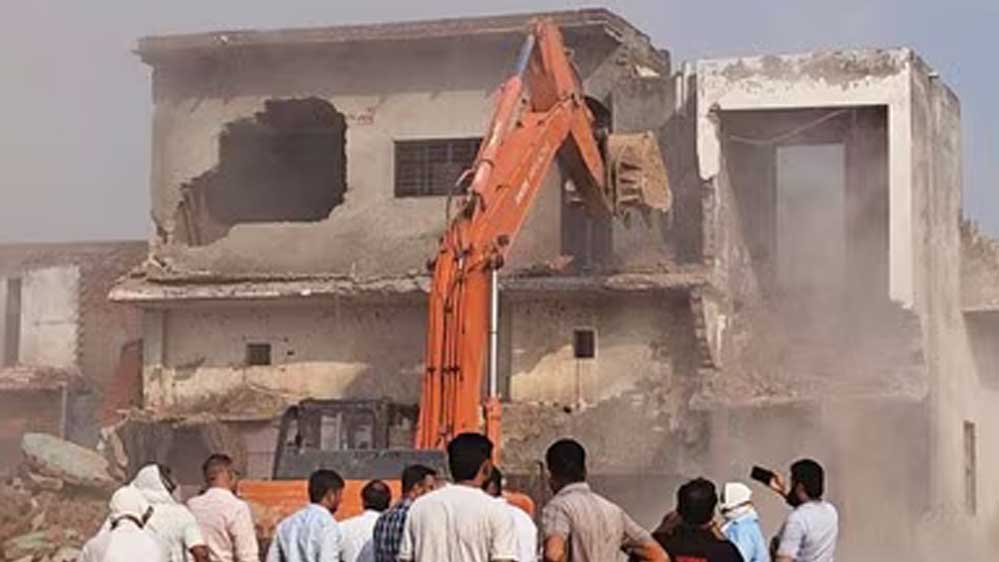 NCR में अवैध बस्ती पर बड़ी कार्रवाई, 10 हजार मकानों वाले इलाके में पहुंचा बुलडोजर दस्ता