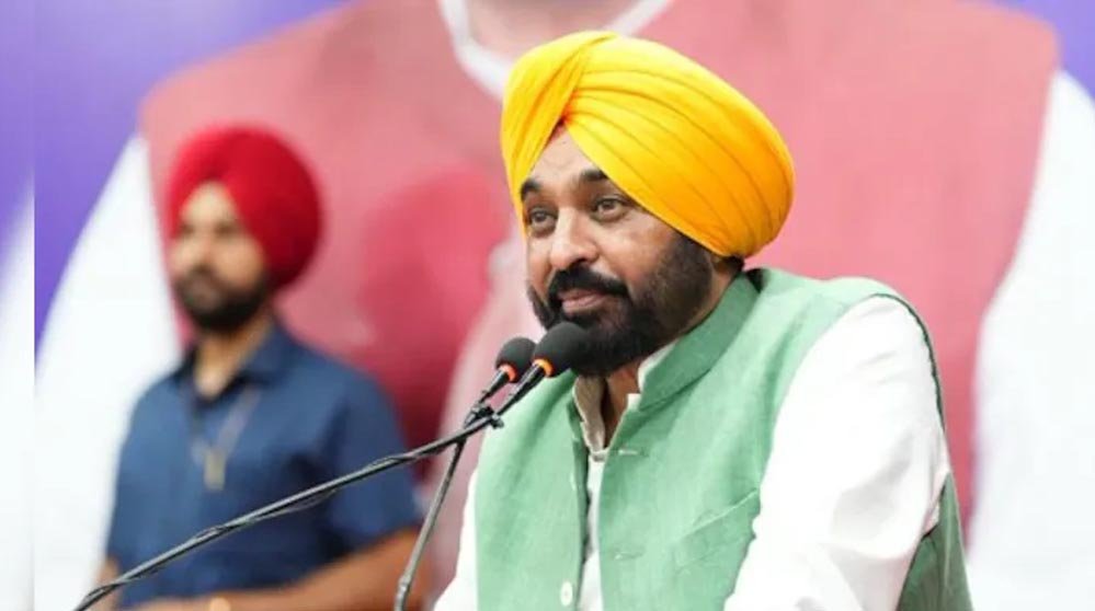 रोजगार और सियासत साथ-साथ: भगवंत मान ने बांटे नियुक्ति पत्र, धुरी में विपक्ष पर किया हमला
