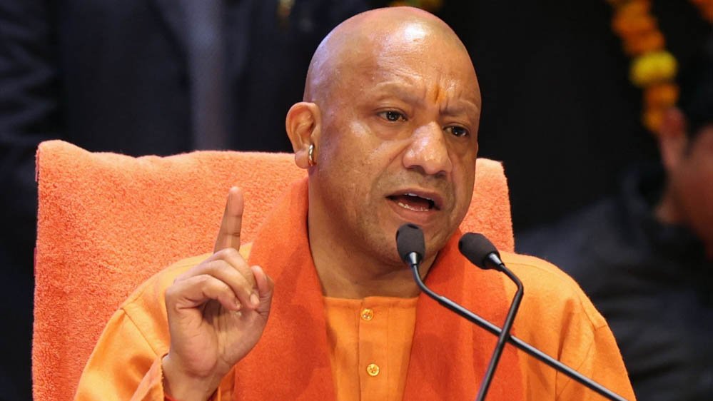 यूपी की लाखों महिलाओं के लिए खुशखबरी, CM योगी देंगे मुफ्त मकान और स्वास्थ्य सुरक्षा का फायदा