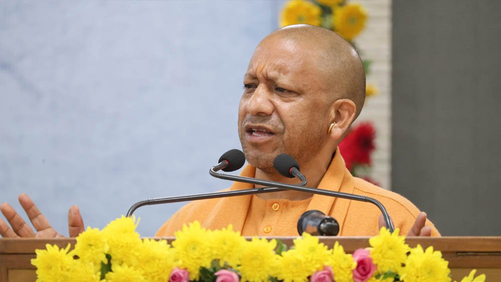 आराध्या वृद्ध महिला स्वयं सहायता समूह की माताएं पूजा सामग्री, गुलाब जल और मुंगौड़ी बनाकर बढ़ा रहीं स्वावलंबन की राह