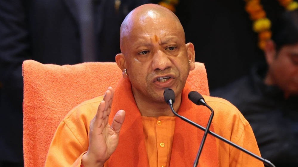 सीएम योगी ने बिजली आपूर्ति जल्द बहाल करने तथा टूटे तारों, खंभों से लोगों की सुरक्षा सुनिश्चित करने को कहा