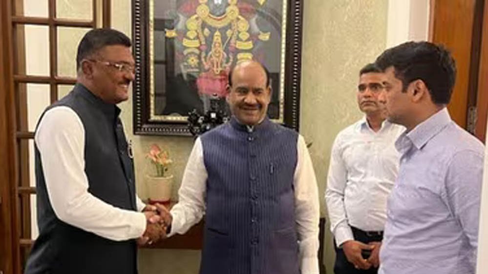 उद्धव गुट में अंदरूनी खींचतान? वायरल तस्वीरों ने दिल्ली की गुप्त बैठक पर बढ़ाई सस्पेंस