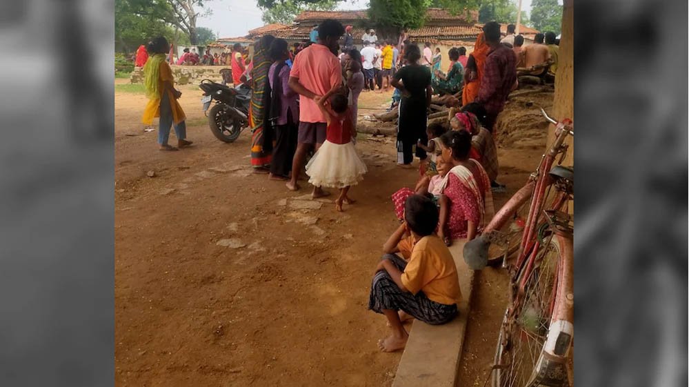 बेटी को न्याय नहीं, आरोपी को राहत! पंचायत ने ₹1 लाख में किया समझौता, चिकन पार्टी का आरोप