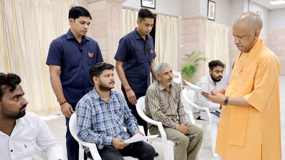 अवैध कब्जे से जुड़े मामलों की हो सख्ती से जांच, दोषियों पर हो कड़ी कार्रवाई: सीएम योगी