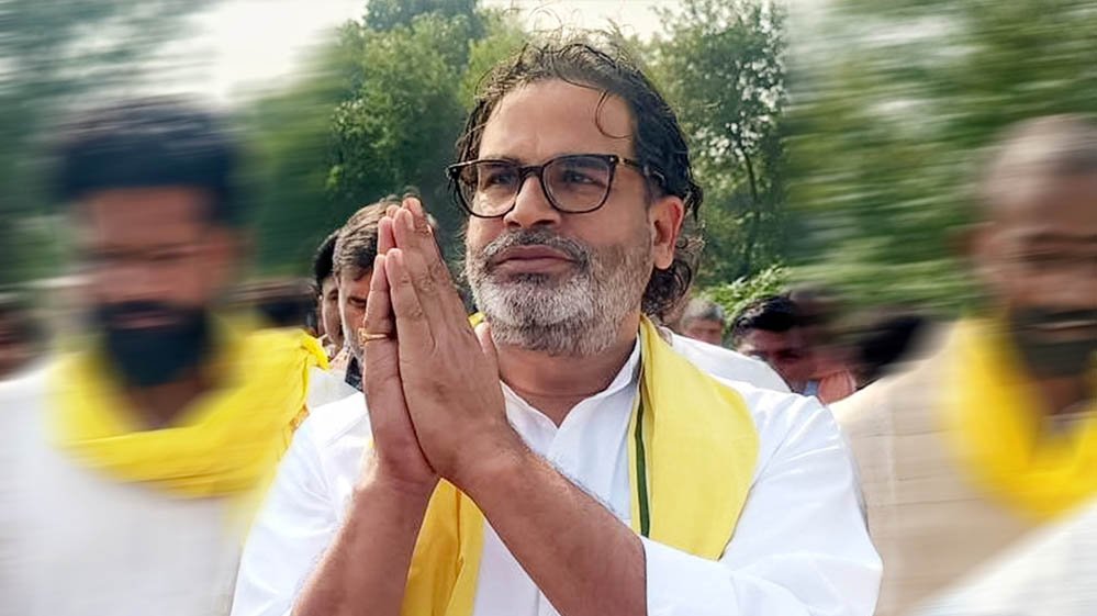 उपचुनाव से पहले जनसुराज में बड़ा सियासी झटका, केसी सिन्हा सहित कई नेता BJP में हुए शामिल