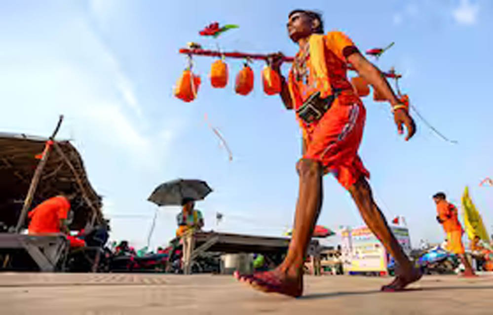 आस्था का सागर उमड़ा, शिवालयों में उमड़ी भक्ति की लहर
