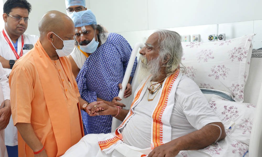 महंत नृत्य गोपाल दास से मिलने मेदांता पहुंचे सीएम योगी, स्वास्थ्य की ली जानकारी