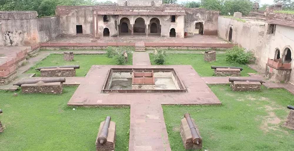 नरवर किले की सुरक्षा पर सवाल, अष्टधातु की दुर्लभ ऐतिहासिक तोप चोरी