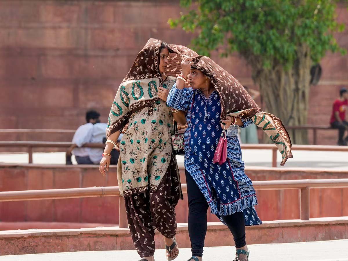 तीन दिन बदल सकता है मौसम का मिजाज, गरज-चमक और तेज हवाओं के साथ बारिश के आसा