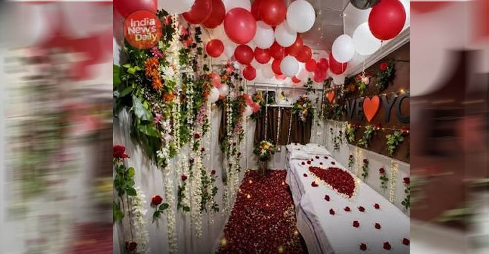 रेलवे में ‘सुहागरात कोच’ विवाद: Video वायरल होते ही एक्शन, 1AC कोच सजाने वाले मामले में TC सस्पेंड