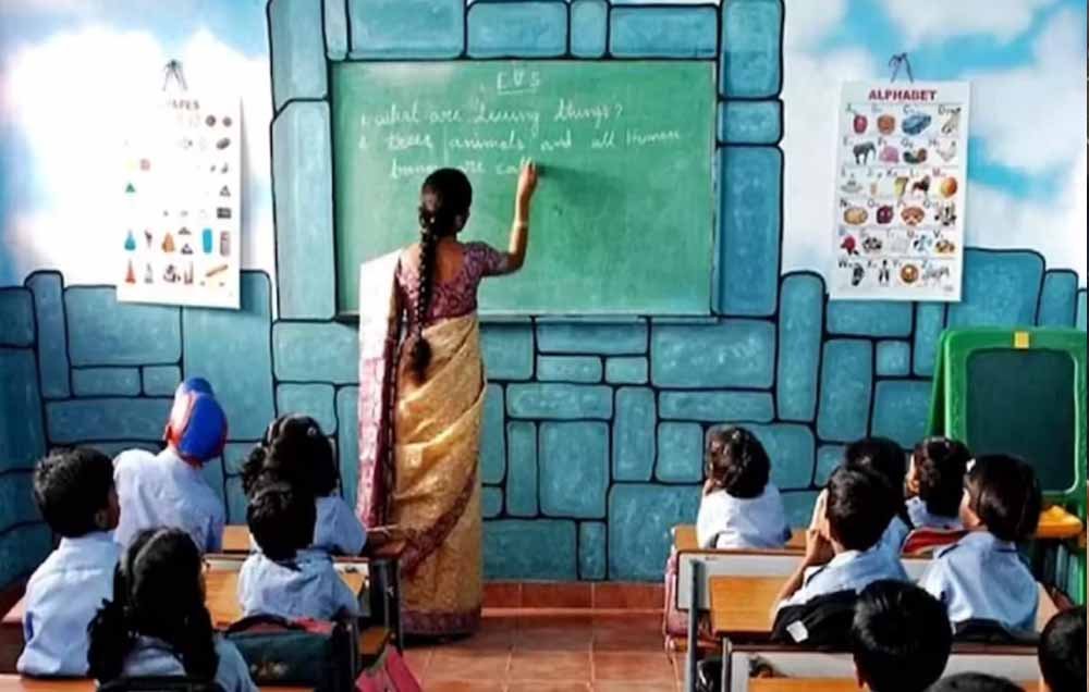 अब फॉर्मल ड्रेस में ही पढ़ाएंगे शिक्षक, बिहार के सरकारी स्कूलों में जींस-टीशर्ट पर रोक