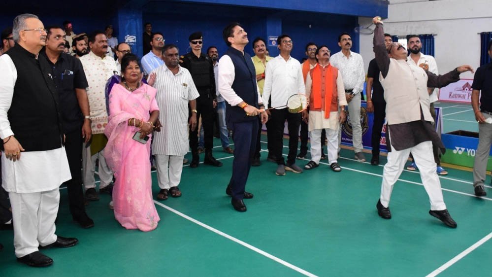 CG Badminton Tournament: रायपुर में जूनियर बैडमिंटन खिलाड़ियों का महासंग्राम शुरू, रमन सिंह-साव ने किया उद्घाटन